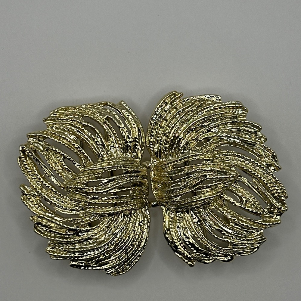 Vintage Gold Tone Textured Leaf Interlocking Cinch Belt Buckle Statement